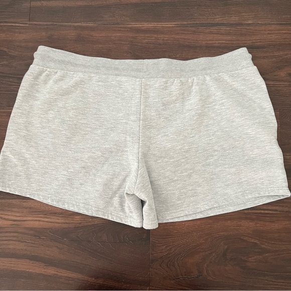 Tom and Jerry Women's Embroidered Graphic Print Gray Comfy Shorts Sizes XXL - Picture 8 of 8